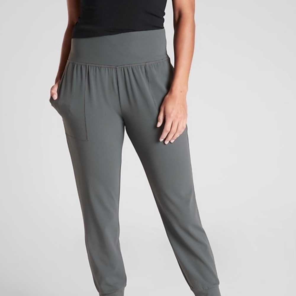 Athleta Salutation Jogger Anthracite Gray NWT!